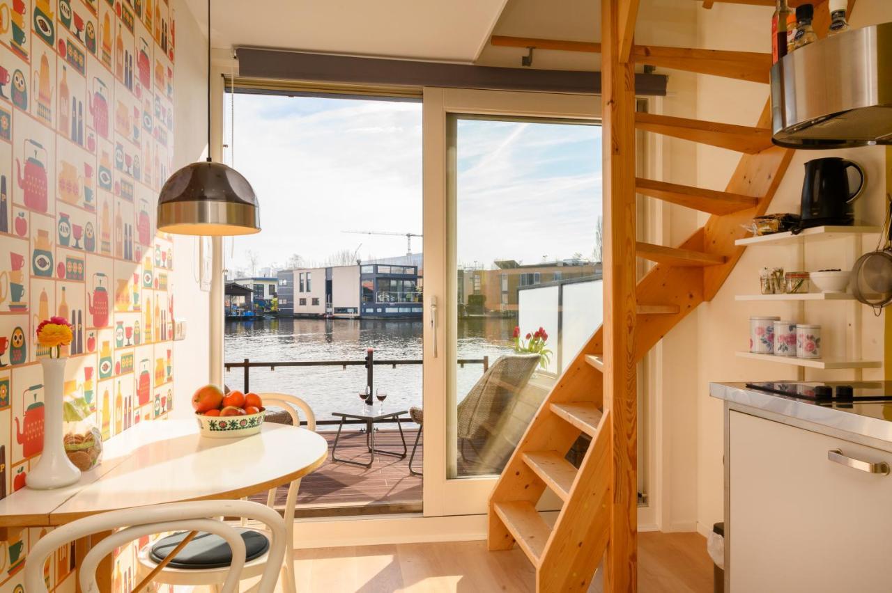 Houseboat Studio With Canalview And Free Bikes Amsterdam Exteriör bild
