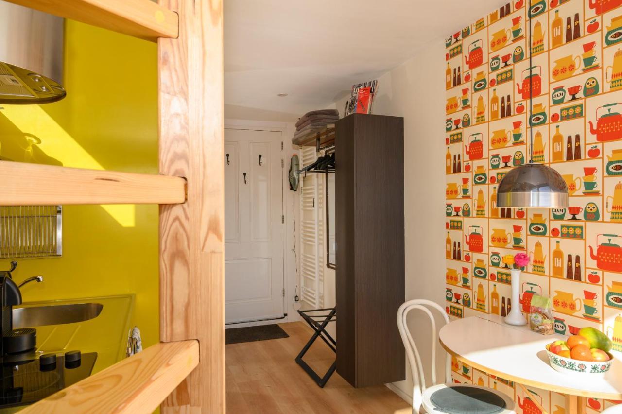 Houseboat Studio With Canalview And Free Bikes Amsterdam Exteriör bild