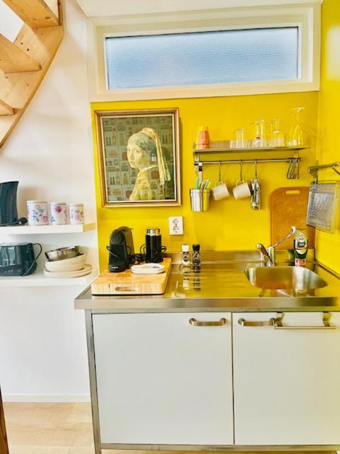 Houseboat Studio With Canalview And Free Bikes Amsterdam Exteriör bild